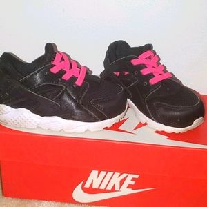Nike huarache shoes